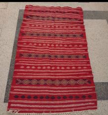 Kilim tapis rouge berbère fait à la main en laine 