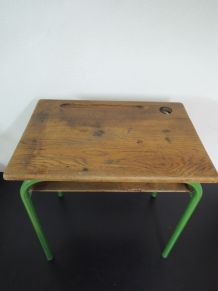 Pupitre d'école maternelle