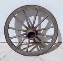Ancienne roue de charrette