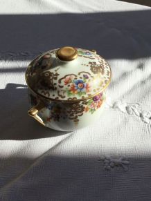 Petite boîte en porcelaine 