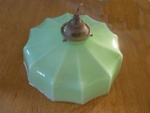 Suspension en opaline verte ,   vintage