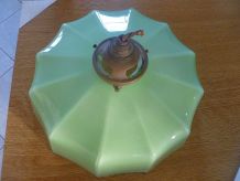 Suspension en opaline verte ,   vintage