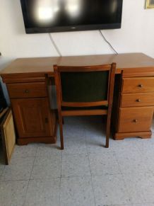 BUREAU 4 TIROIRS ET 1 PORTE