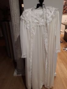 Ensemble chemise de nuit et déshabillé blanc vintage