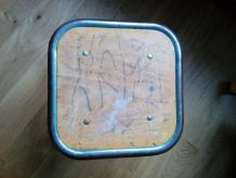 Tabouret d'école en métal et bois style industriel