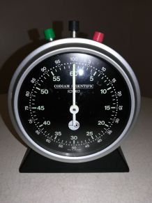 Grand chronomètre de table années 70