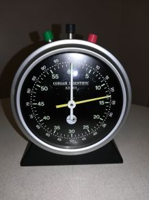 Grand chronomètre de table années 70