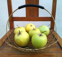 Jolie panière à fruits en métal doré
