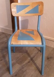 Chaise maternelle vintage