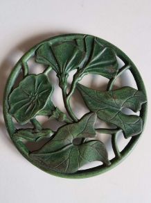 ancien dessous de plat en fonte style art nouveau vert