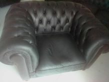 Deux Fauteuils capitonnés