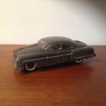 Voiture 60's jouet métal 