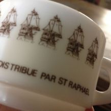 4 tasses café Arcopal Publicité Rhum St Gilles avec sous-tas