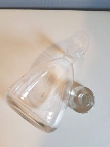 flacon vintage en verre ciselé avec bouchon