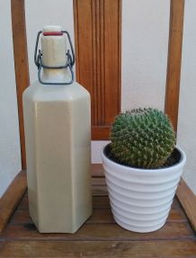 Bouteille ancienne en grès vernissé 