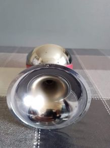 réveil vintage pied tulipe couleur chromé et rouge