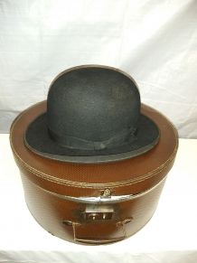Chapeau ancien dans sa boite