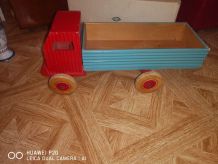 Ancien jouet camion en bois