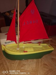 Ancien jouet  chalutier (bateaux) 