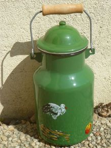 pot  a  lait  en acier emaillé , vintage