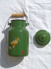 pot  a  lait  en acier emaillé , vintage