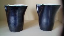 Une paire de vases vintage