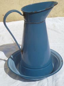 broc acier émaillé ancien  avec cuvette