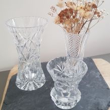 LOT DE 3 VASES EN VERRE CISELES RETRO