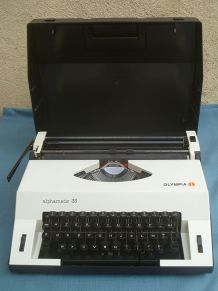 Machine à Ecrire Portable Vintage Olympia Alphamatic 33