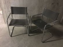 Paire de fauteuils B34