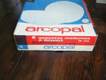 6  Assiettes à dessert Arcopal Neuves années 60