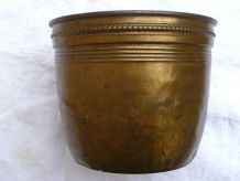 cache-pot  ancien  en metal  type  laiton