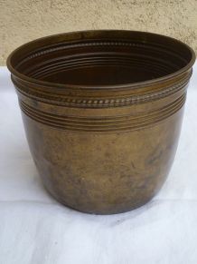 cache-pot  ancien  en metal  type  laiton