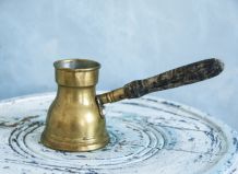 Cafetière turque individuelle en laiton manche bois 