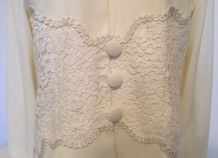 Veste doublée comme neuve avec sa jolie broderie