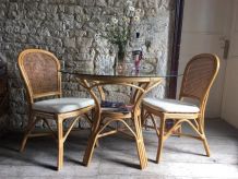 Table en rotin et dessus de verre + 4 chaises