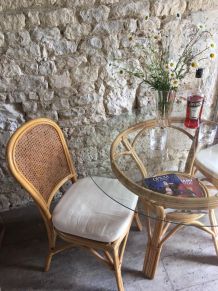 Table en rotin et dessus de verre + 4 chaises