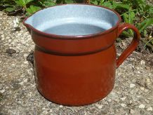 pichet  ancien  en  acier émaillé , vintage