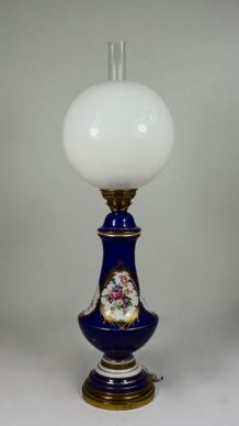 Lampe style Napoléon III porcelaine et laiton 