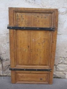 Ancienne porte de ferme en pin