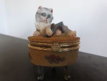 Ancien pilulier décoré chat