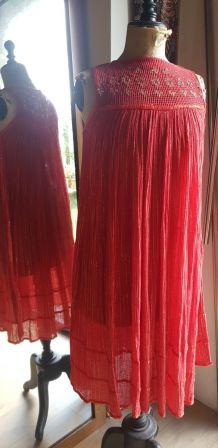 Robe crepon rouge et fils dorés