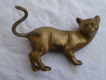 chat  en laiton massif , vintage