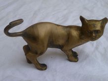 chat  en laiton massif , vintage
