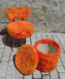 Chaise moumoute vintage avec pouf