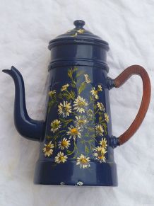 cafeière  ancienne en aluminium peint , vintage