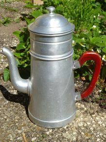 cafetière  ancienne en aluminium , vintage