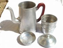cafetière  ancienne en aluminium , vintage