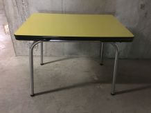 Table en formica jaune années 60