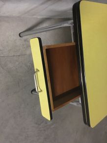 Table en formica jaune années 60